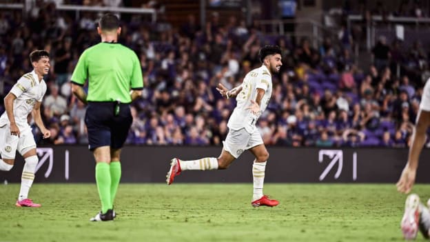 Goal: Marcelino Moreno buries it from beyond the box